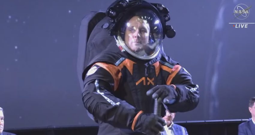 NASA presents astronaut suits to land on the Moon, and they are too... dark?