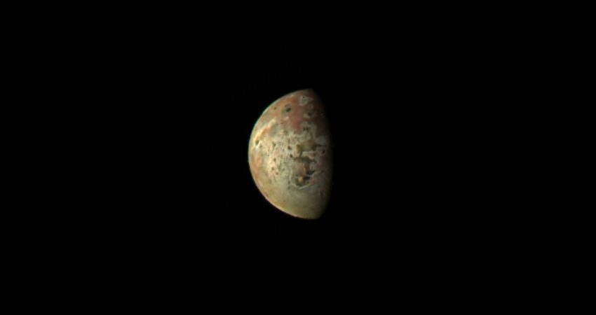 The Juno probe sends back the most spectacular photos of Jupiter's moon Io