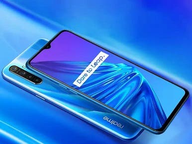 The realme GT3 is the latest flagship phone that has the fastest charging on the planet, a capacity of 240W that allows you to recharge your battery in less than ten minutes.