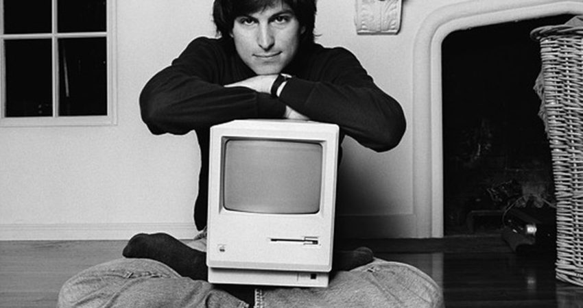 They share a very special and unpublished photo of Steve Jobs
