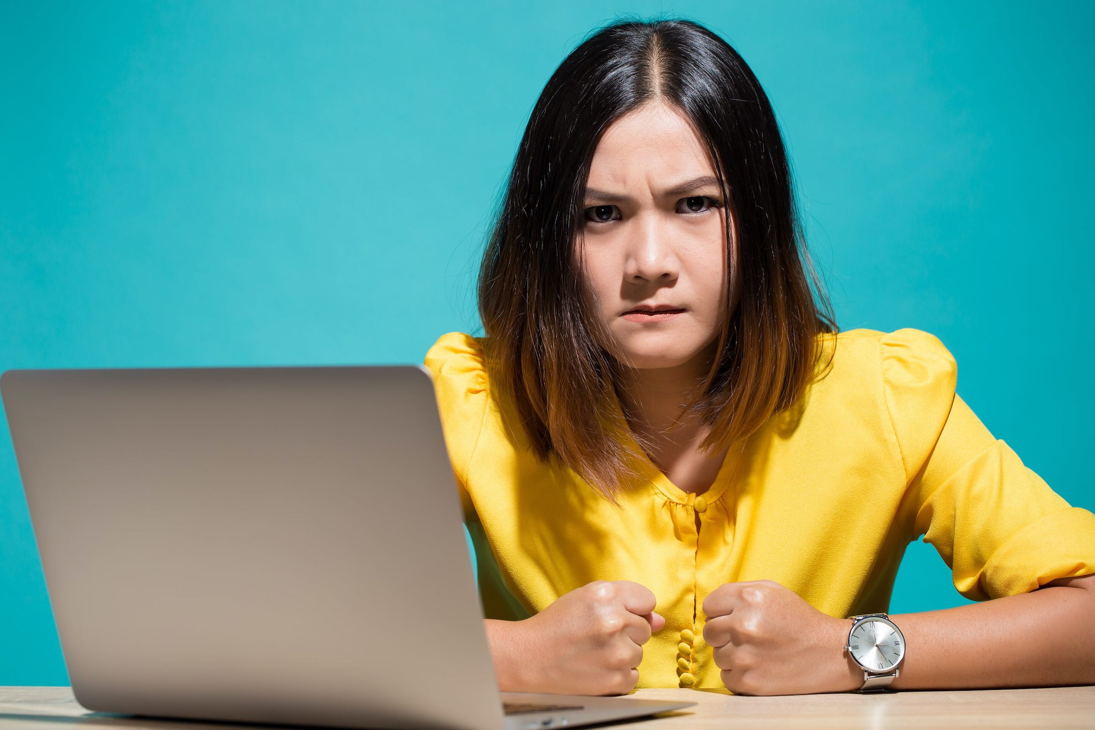 Angry woman in front of a laptop